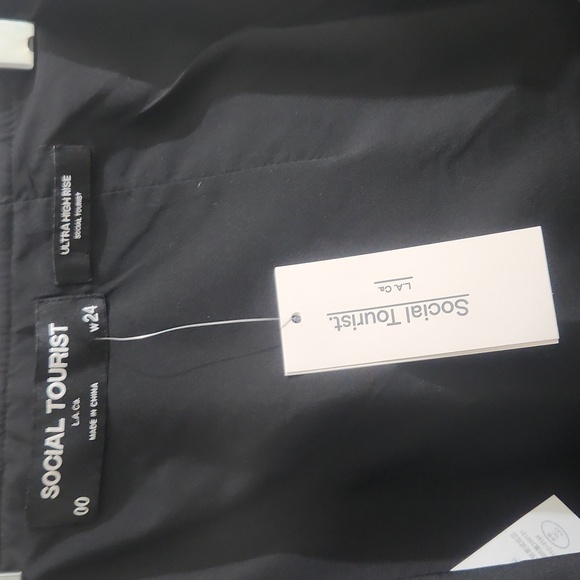 Social Tourist Faux Leather Scalloped Edge Mini Black NWT 00/w24 Ultra High Rise - Picture 4 of 9